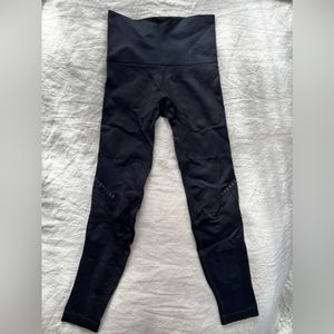 LNDR BLACKOUT SPOTLESS LEGGINGS